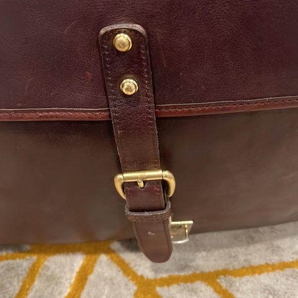 Genuine Leather Crossbody (vintage Cole Haan) - Picture 2 of 12